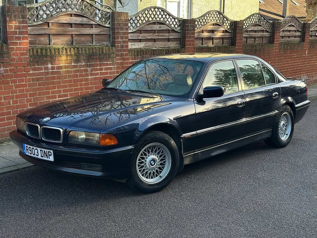 2000 BMW 7 Series 728i (E38)