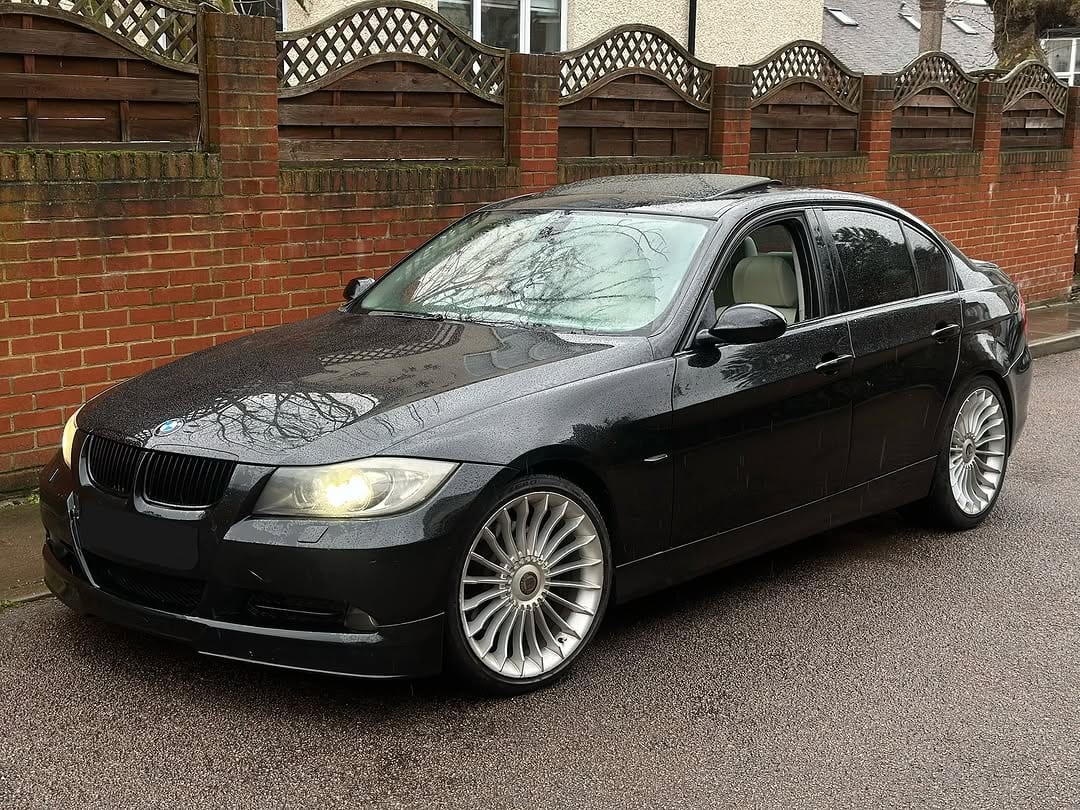 2005 BMW 330i (E90)